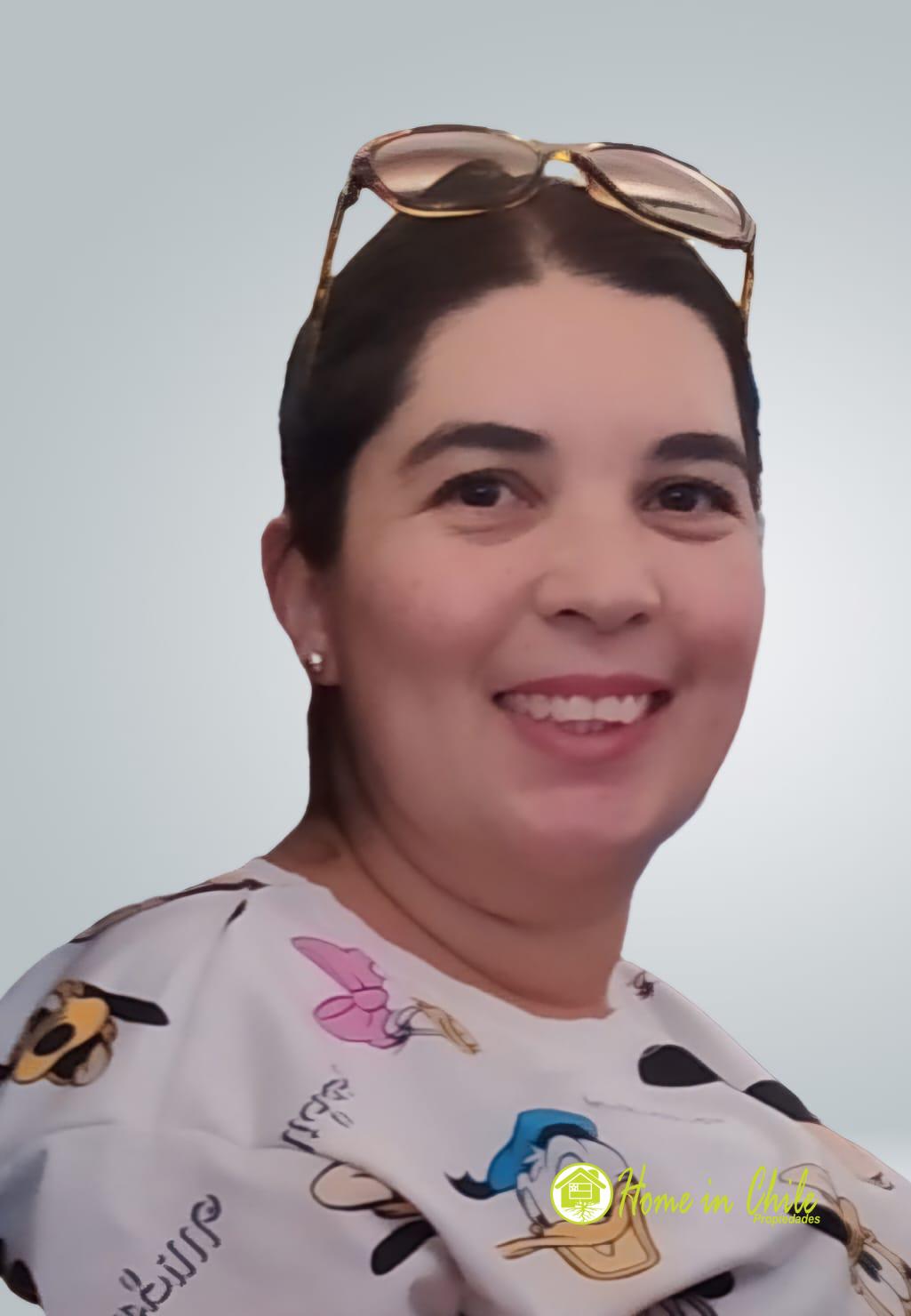Profile photo of agent Pia